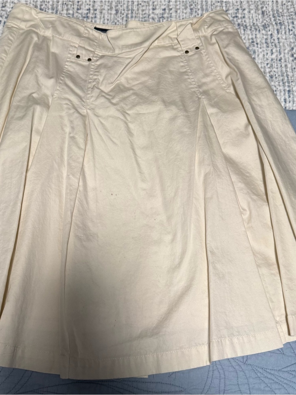 Jones New York Cream Skirt with Subtle Pleat Detail
